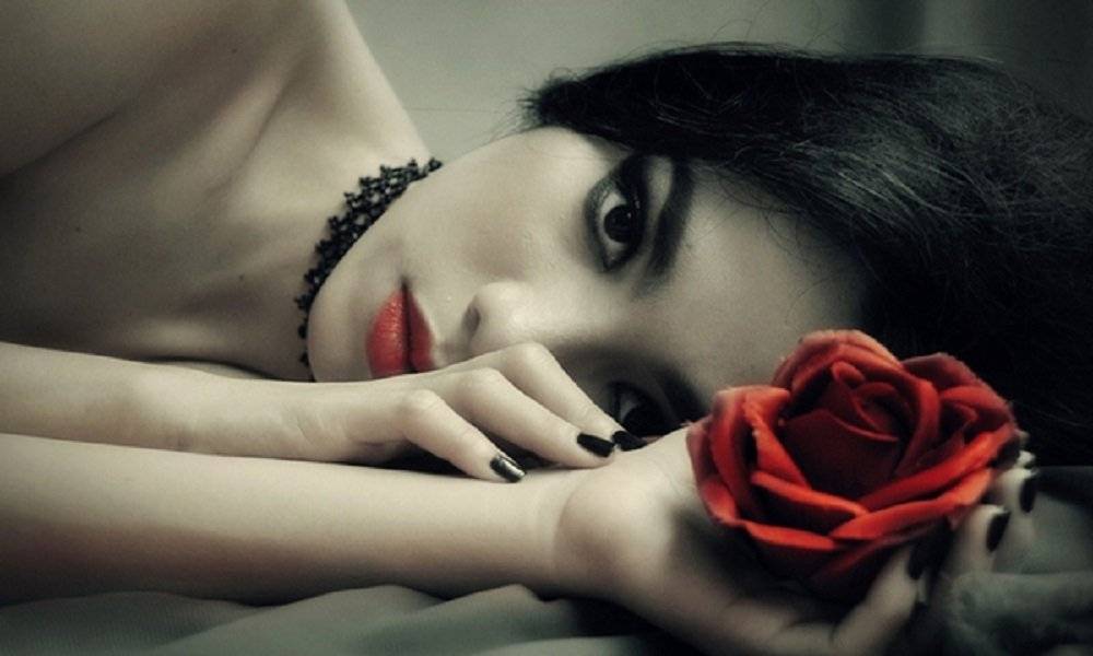 أخيرًا...هذا سبب شعور النساء بالحزن أكثر من الرجال