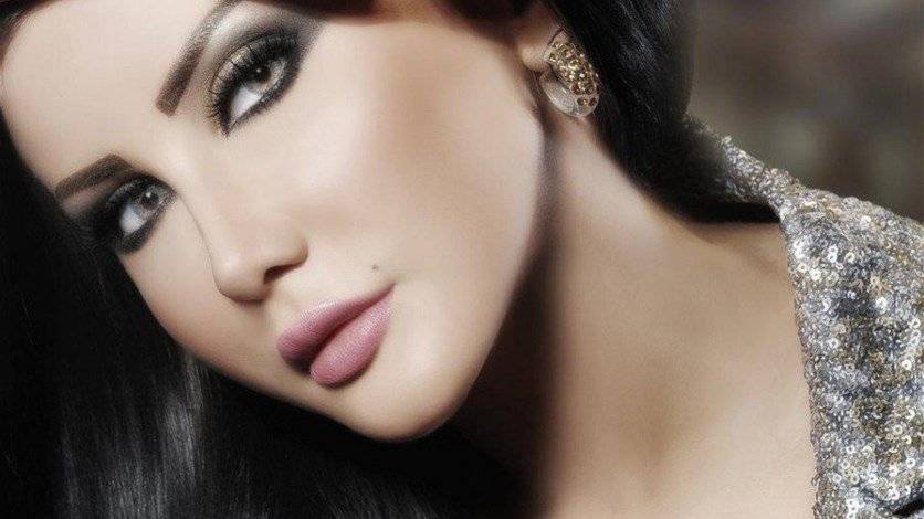 جيني اسبر تنشر صورة لابنتها... هل تشبهها؟