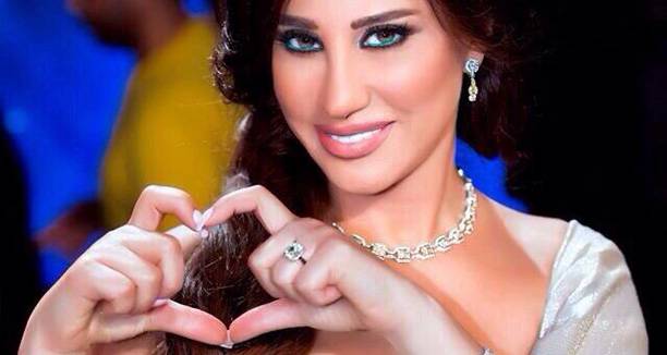 بالصورة: الظهور الأول لنجوى كرم بعد وفاة شقيقها !