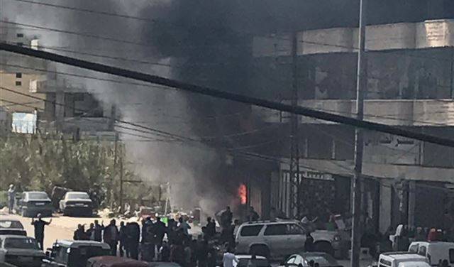 بالصورة:  حريق في محل تجاري في المحمرة عكار