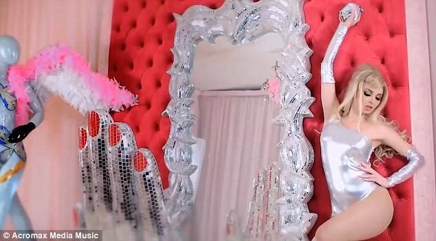 ميريام كلينك تشغل بريطانيا.. وإثارتها المفرطة توقع صحيفة عالمية بالخطأ؟