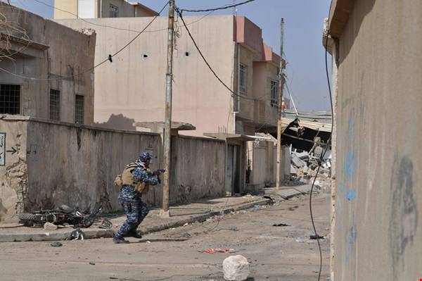استمرت 4 ساعات.. تفاصيل «العملية المباغتة» لتحرير مبنى محافظة نينوى من «داعش»