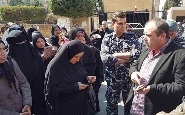 ميقاتي يساعد عائلات الموقوفين الاسلاميين