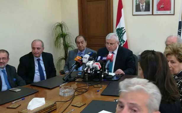قليموس دعا زعيتر لوقف الإجراءات بحق أبي زيد
ومعوض وبولس طالبا بإعادة الإعتبار اليها