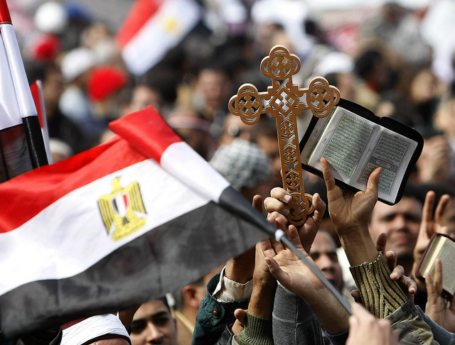 مسلمو مصر ومسيحييها يتحدون رغم قطع المساعدات الأميركيّة