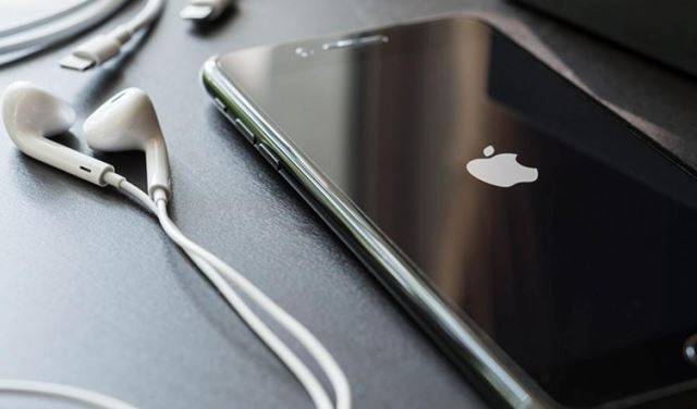3 جوالات ايفون في جعبة آبل؟