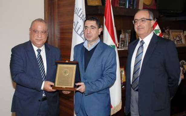 الحاج حسن أكــــد أهميّة الإفــــادة
من الأبحاث العلميّة لتطوير الصناعة