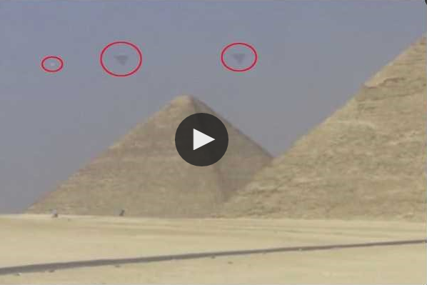 بالفيديو.. اجسام طائرة فوق اهرامات مصر