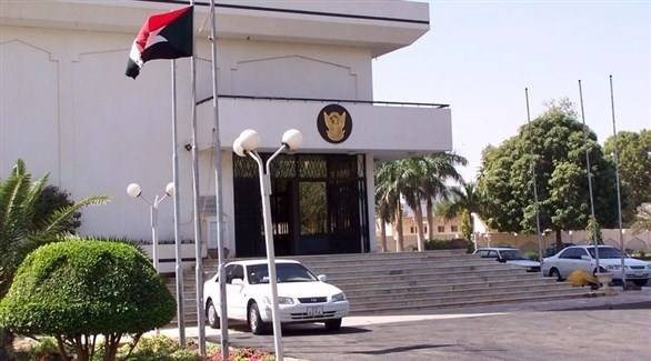 السودان يستدعي القائم بالأعمال الأمريكي للاحتجاج على حظر السفر