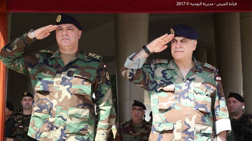 بالصور:  تسليم وتسلم قيادة الجيش بين العماد قهوجي والعماد عون