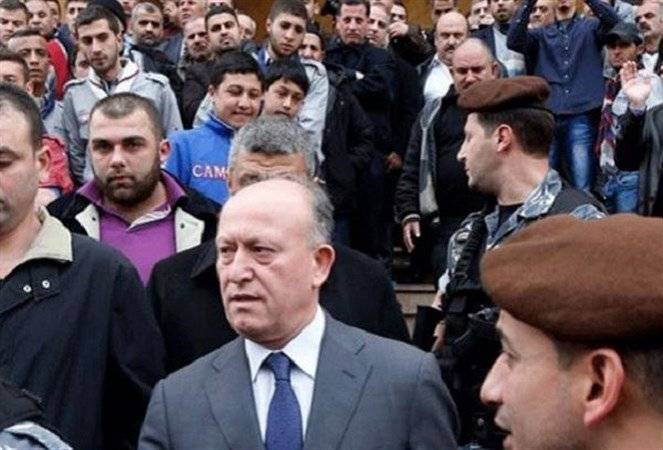 ما خلفية التضارب خلال المهرجان الشعبي؟