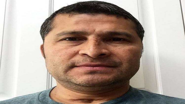 رجل يسقط من ناطحة سحاب ويبقى حيا