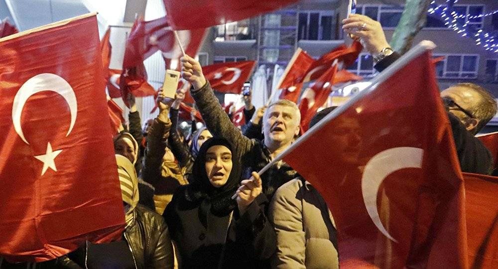 المستفيدون من الأزمة بين تركيا وهولندا