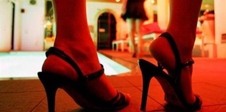 بالصور: شبكات دعارة عبر "واتساب" والليلة بـ130 دولارا... لبنانيات وسوريات