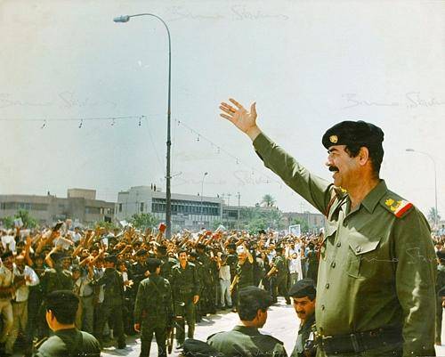 إقامة تمثال لصدام حسين ضخم جداً في الاردن