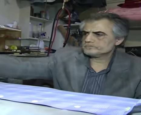 بالفيديو.. سجين في مصبغة بالطريق الجديدة!