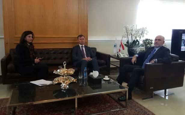فنيانوس اطلع على مطالب المراقبين الجويين
وتابع ملف مطار القليعات وكيفيّة تشغيله