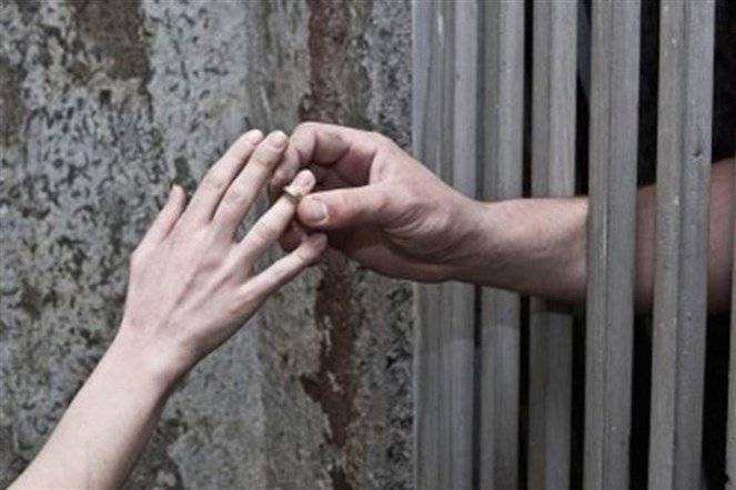قصّة حبّ صادمة... انتظرها لسنوات وحين خرجت من السجن كانت المفاجأة!