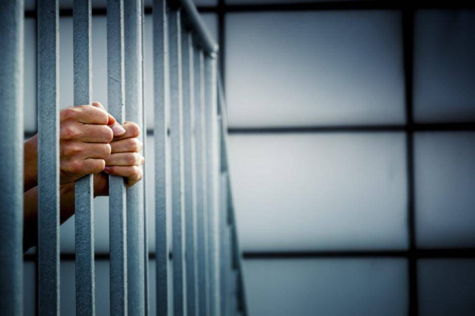 انتظر حبيبته لسنوات وحين خرجت من السجن كانت الصدمة!!