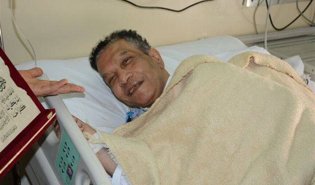 ما حقيقة مرض الفنان محمد شرف؟