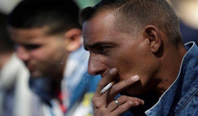 الشباب أقل تدخينا من ذي قبل.. أين السر؟