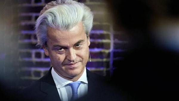 والدة فيلدرز  ترفض انتخابه رئيساً للوزراء بهولندا.. نسخة عن ترامب!