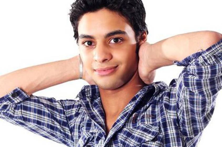 أحمد جمال يتغزل بإليسا وينشر صورة لهما!