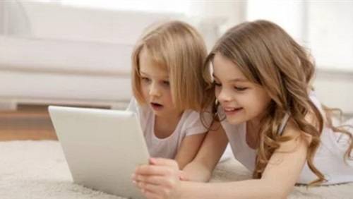 استخدام الطفل للشاشة الإلكترونية أكثر من 3 ساعات يوميا يصيبه بالسكري