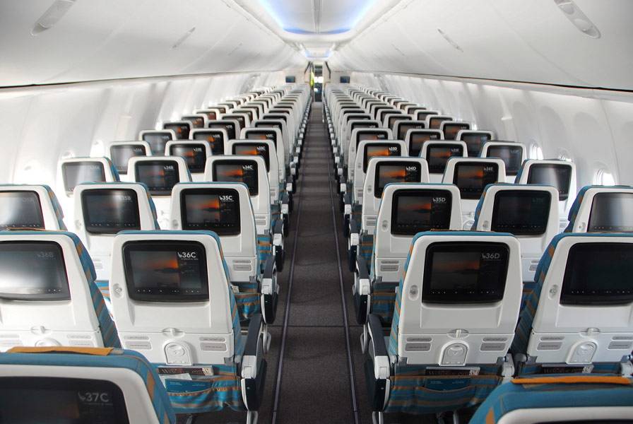 بالفيديو: مجاذفة الطائرة "بوينغ – 737" بالهبوط في مطار الأميرة جوليانا