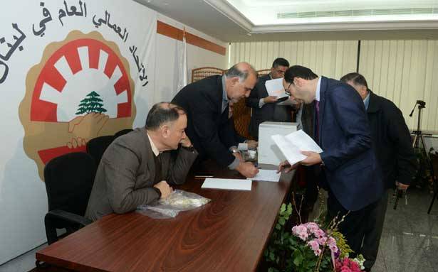 الأسمـر رئيسـاً للاتحاد العمّالي بالإجماع وفوز كامـل لائحته :
سنكون حكومة ظل للقضايا المطروحة وتقف مع المسحوقين