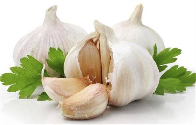 6 أسباب تجعلك تتوقف عن تناول الثوم فوراً