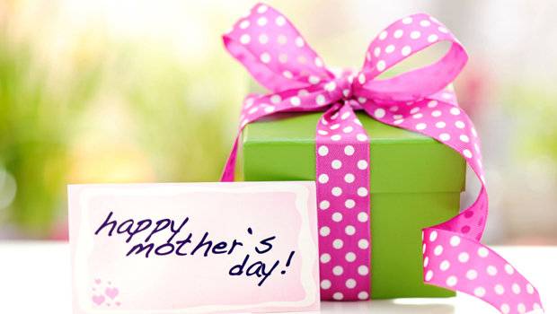 مع اقتراب عيد الأم... اليك أفكار لهدايا تقدمها لأمّك!
