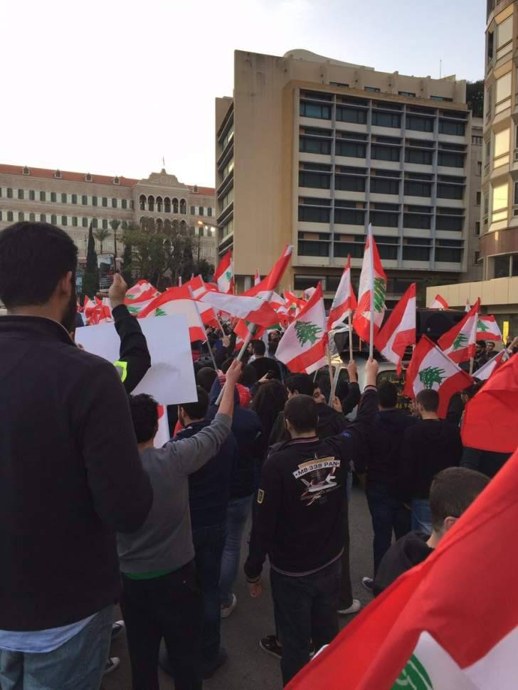تظاهرات في رياض الصلح  ضد زيادة الضرائب