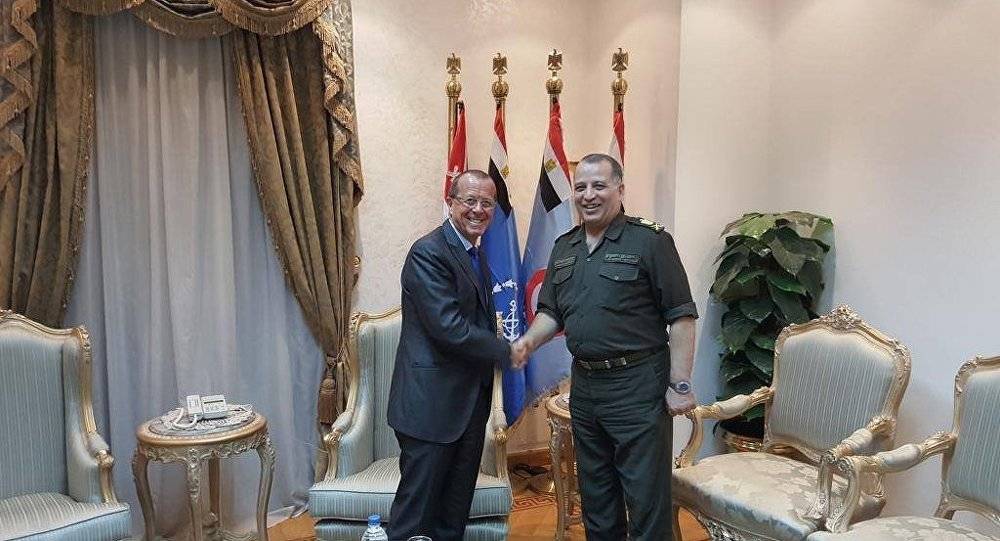رئيس أركان الجيش المصري يلتقي المبعوث الأممي لدعم ليبيا