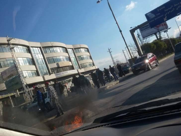 قطع طريق الكرك زحلة احتجاجا على الضرائب