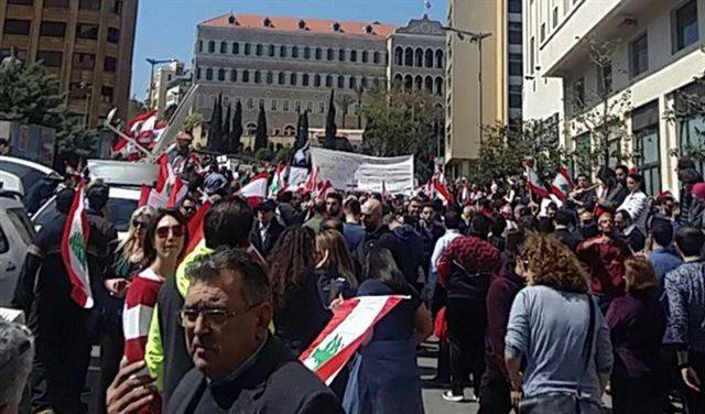 "طلعت ريحتكم" ترد على الحريري!