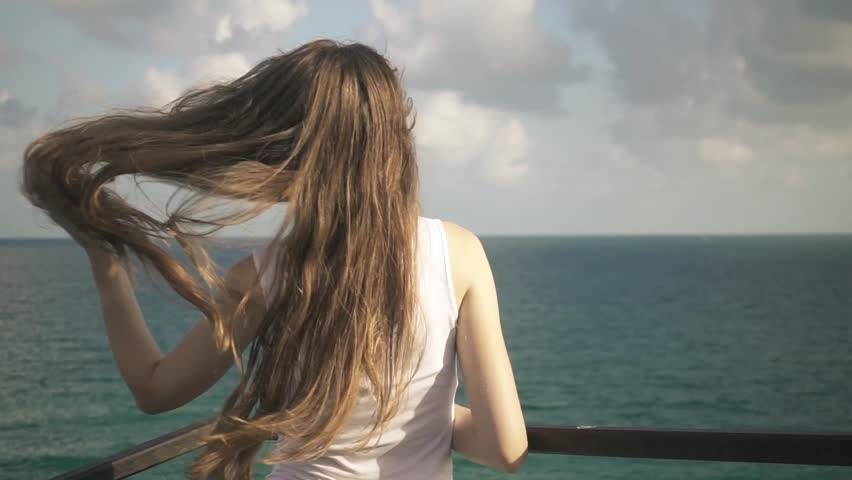 مذيعة النشرة الجوية تُصاب بالسرطان.. وشائعات حول وفاتها