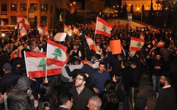 اتصالات عاجلة للجم التحركات في الشارع
