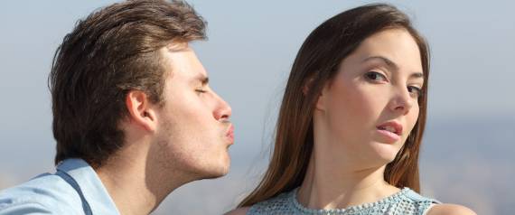 تعبيرك عن الحب بـ"قُبلة" قد يؤذي شريكك.. 6 مخاطر محتملة