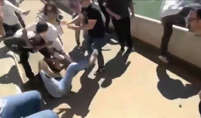 بالفيديو: الأبناء يلعبون الكرة والآباء يتشاجرون!