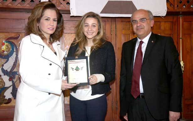 الكتائب كرّم مديرة الوكالة الوطنيّة وسيدتين
سليمان: الأدوار المؤهلة للمرأة لا تُعطى بل تؤخذ عن جدارة