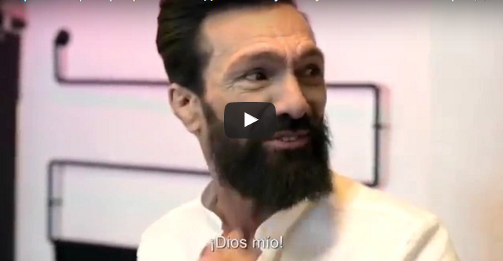 شاهد...حلاق يقوم بتحويل مشرد إلى رجل أعمال