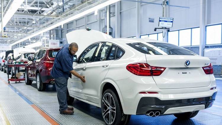 عاملان ثملان يكبدان شركة "BMW" مبلغا ضخما