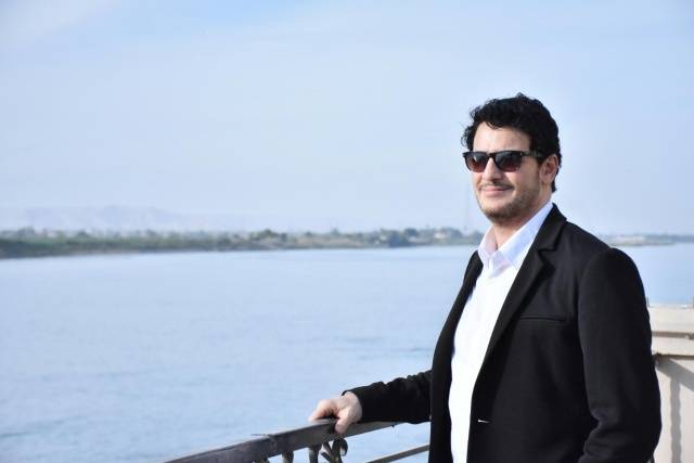 بالصور - بعد غياب.. خالد أبو النجا يعود إلى مصر لهذا السبب!؟