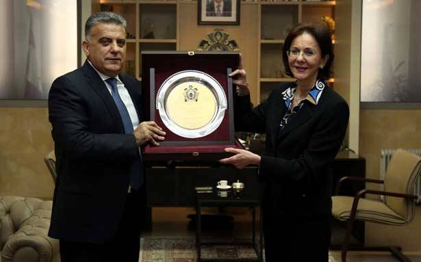 خلف زارت ابراهيم مُودّعة