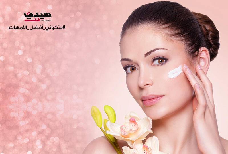 أخطاء ترتكبها الأم بحق بشرتها
