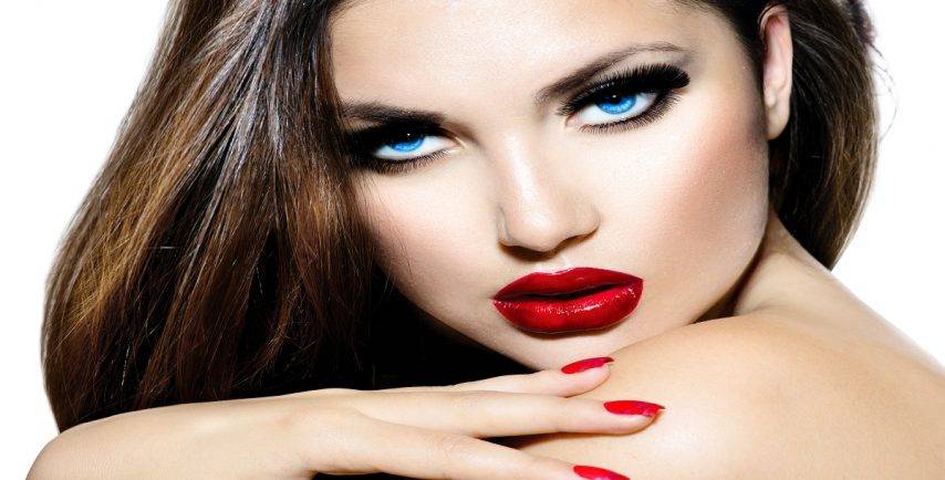 لا تستغني عن هذه الخطوات أثناء تطبيق أحمر الشفاه