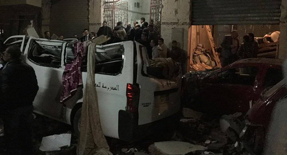 انفجار عبوة ناسفة في "المعادي" المصرية يقتل رجلا ويصيب أولاده الـ4