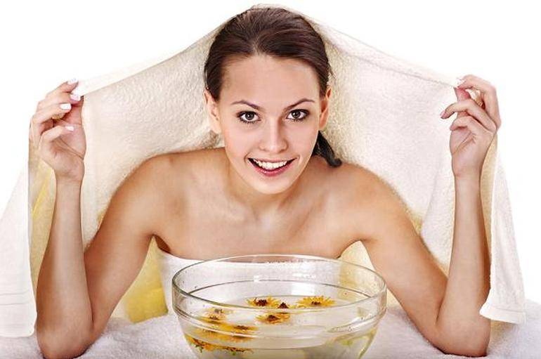 طريقة عمل حمام بخار للوجه في المنزل ... وما هي فوائده؟