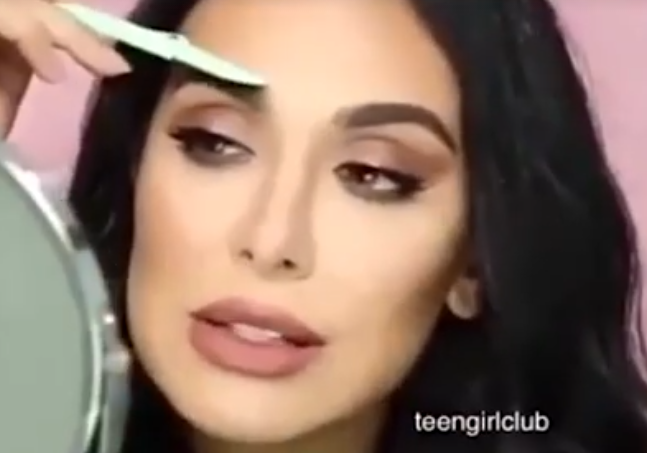 فيديو مضحك مبكي..أحرجوا على الهواء فكانت المصيبة!!
